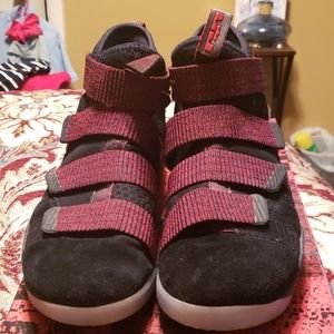 Nice barely worn Lebron Soldier XI